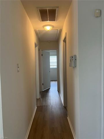 4 Fairway LN, Newport News, VA 23606