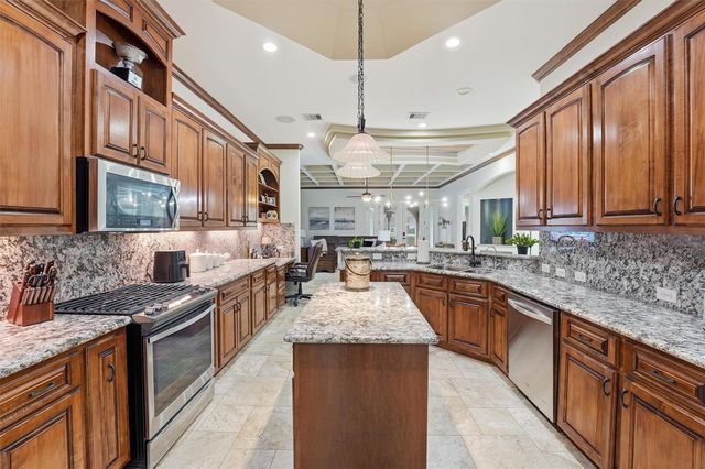 19623 Fairway Island Drive, Humble, TX 77346