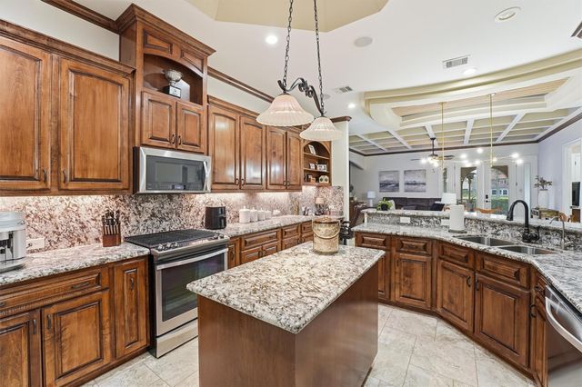 19623 Fairway Island Drive, Humble, TX 77346