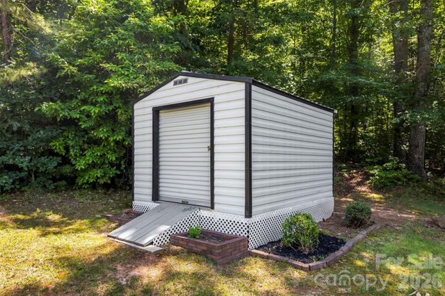 170 Ruthaven Drive, Bessemer City, NC 28016