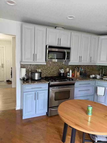 3927 Crestwood Drive, Northbrook, IL 60062