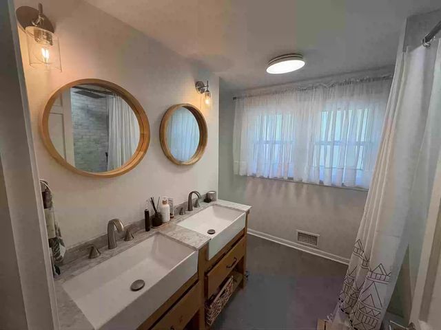 3927 Crestwood Drive, Northbrook, IL 60062