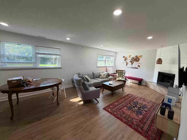 3927 Crestwood Drive, Northbrook, IL 60062