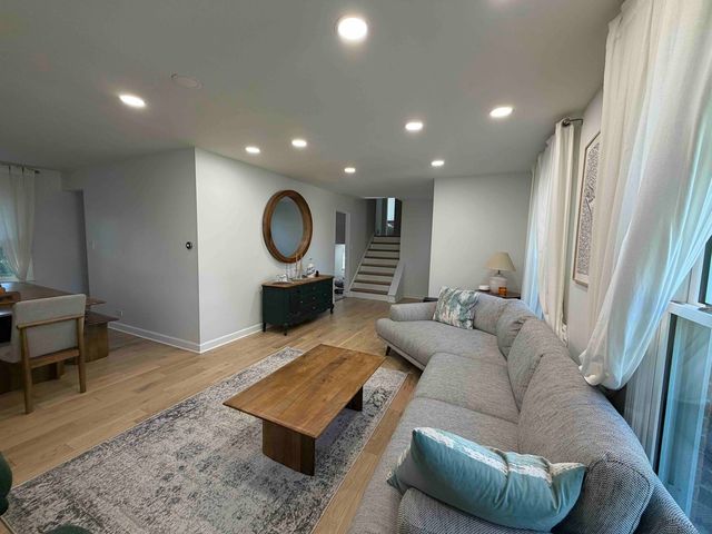 3927 Crestwood Drive, Northbrook, IL 60062