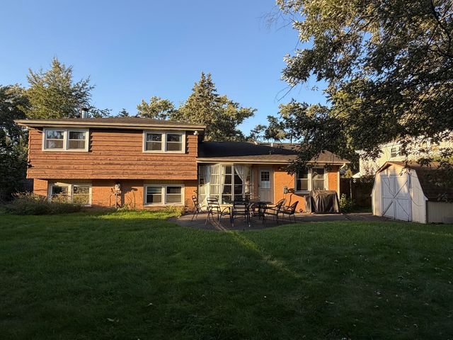3927 Crestwood Drive, Northbrook, IL 60062