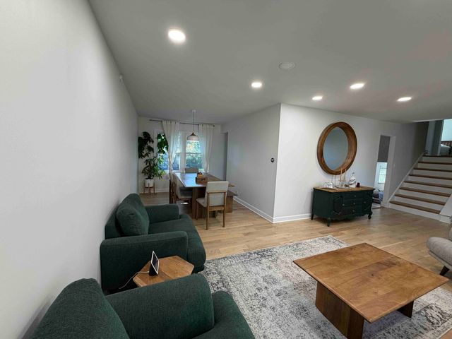 3927 Crestwood Drive, Northbrook, IL 60062