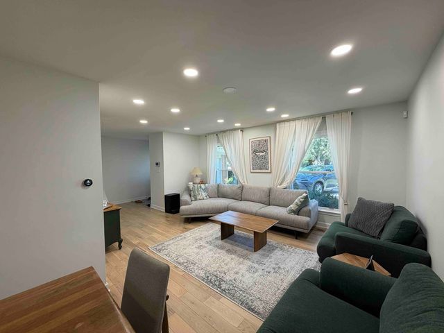 3927 Crestwood Drive, Northbrook, IL 60062