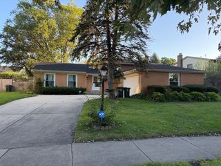 3927 Crestwood Drive, Northbrook, IL 60062