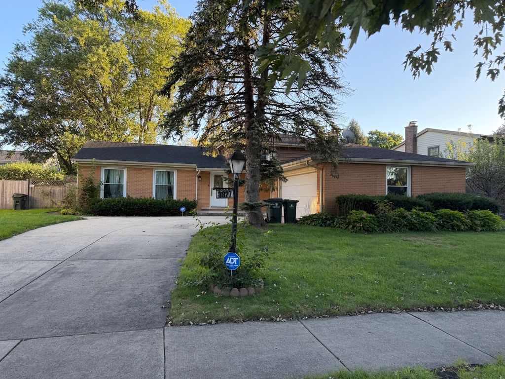 3927 Crestwood Drive, Northbrook, IL 60062