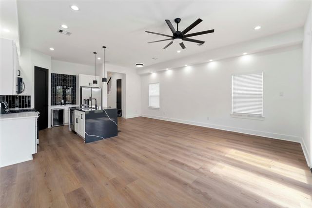 8501 Safeguard Street B, Houston, TX 77051