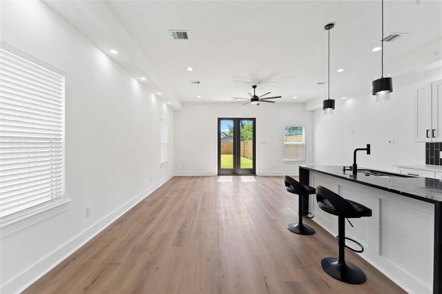 8501 Safeguard Street B, Houston, TX 77051