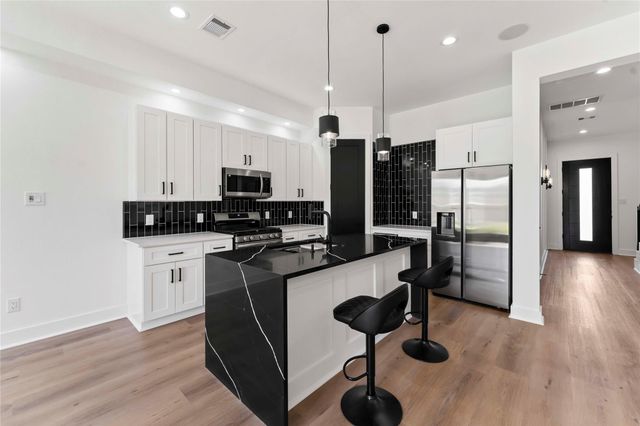 8501 Safeguard Street B, Houston, TX 77051