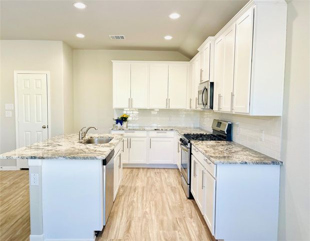 934 Golden Willow Lane, Conroe, TX 77304