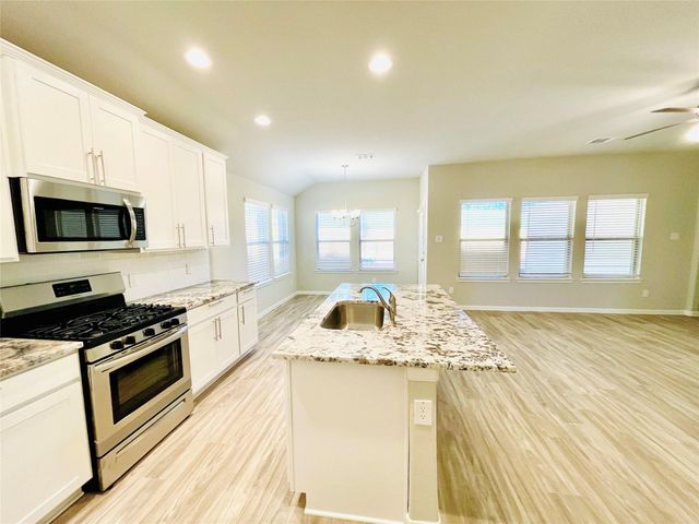 934 Golden Willow Lane, Conroe, TX 77304