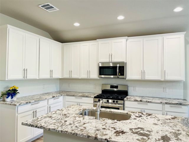 934 Golden Willow Lane, Conroe, TX 77304