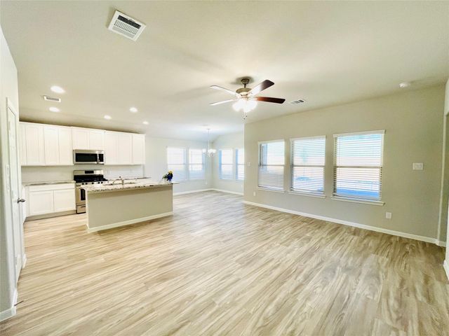 934 Golden Willow Lane, Conroe, TX 77304