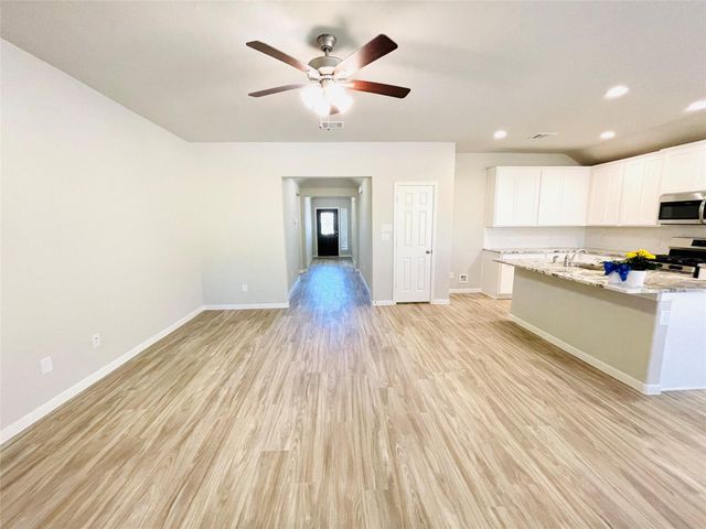 934 Golden Willow Lane, Conroe, TX 77304