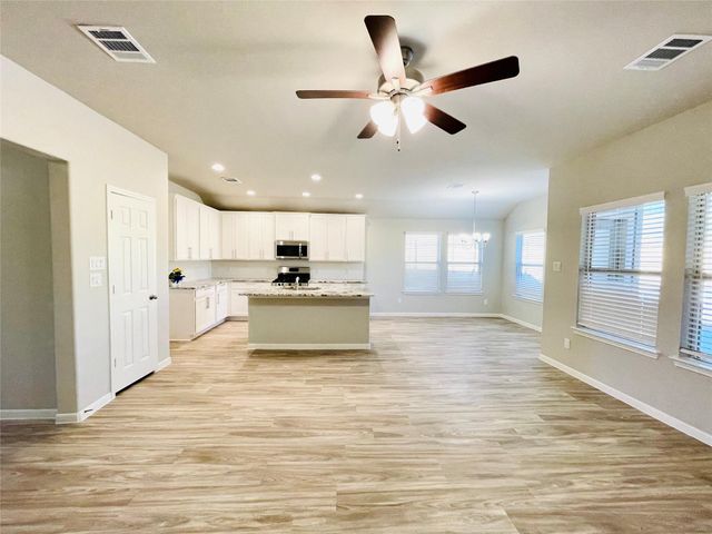 934 Golden Willow Lane, Conroe, TX 77304