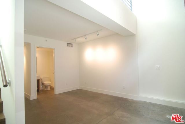 940 E 2nd Street 20, Los Angeles, CA 90012