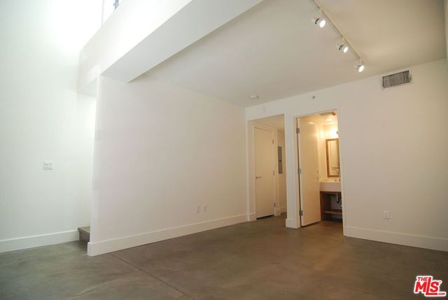 940 E 2nd Street 20, Los Angeles, CA 90012