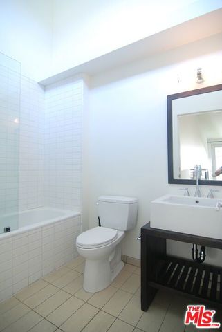 940 E 2nd Street 20, Los Angeles, CA 90012