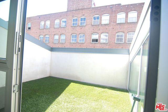 940 E 2nd Street 20, Los Angeles, CA 90012