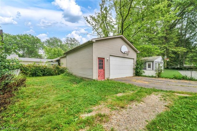 111 Forest Hill Drive, Avon Lake, OH 44012
