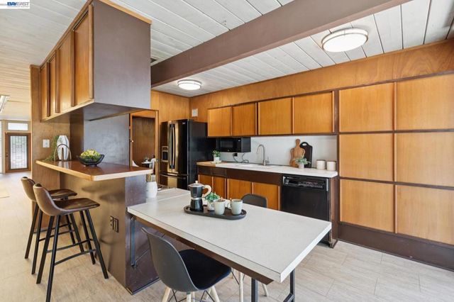 5314 Crown Ct, Castro Valley, CA 94552