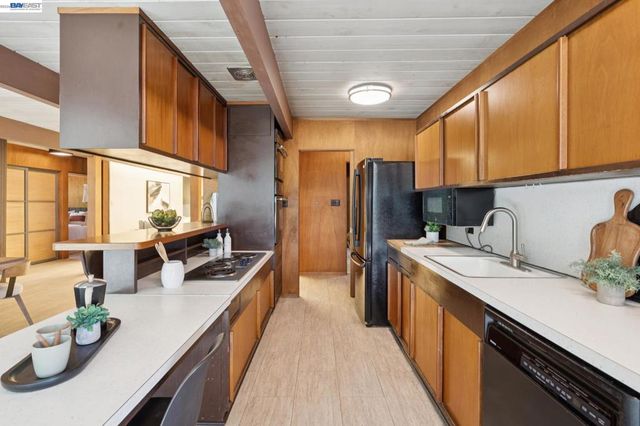 5314 Crown Ct, Castro Valley, CA 94552