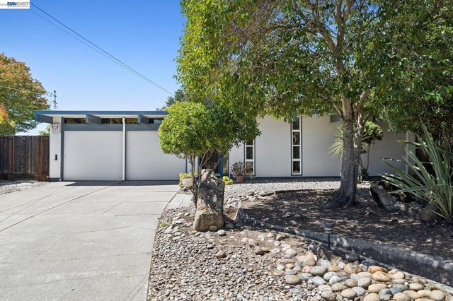 5314 Crown Ct, Castro Valley, CA 94552