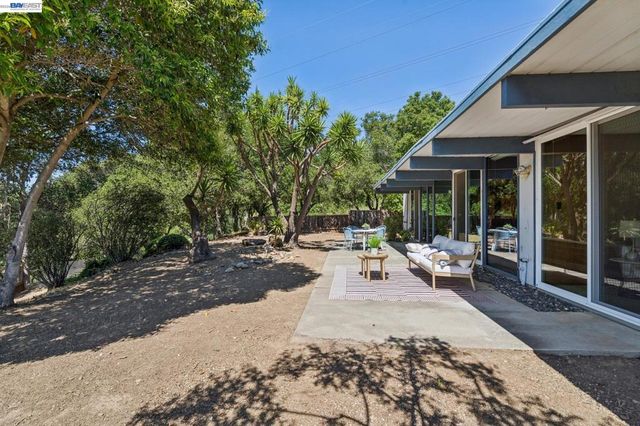 5314 Crown Ct, Castro Valley, CA 94552