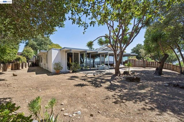 5314 Crown Ct, Castro Valley, CA 94552