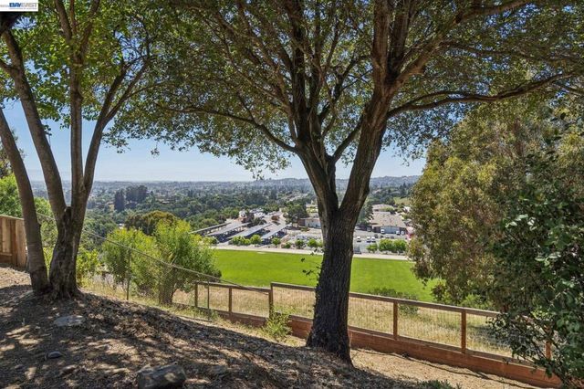 5314 Crown Ct, Castro Valley, CA 94552