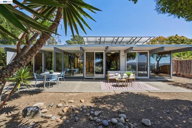 5314 Crown Ct, Castro Valley, CA 94552
