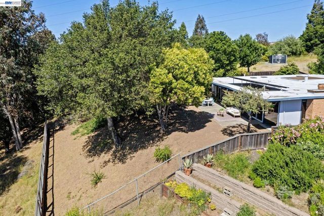 5314 Crown Ct, Castro Valley, CA 94552