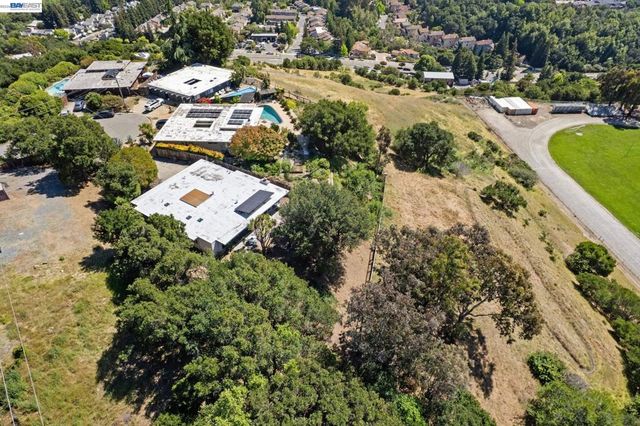 5314 Crown Ct, Castro Valley, CA 94552