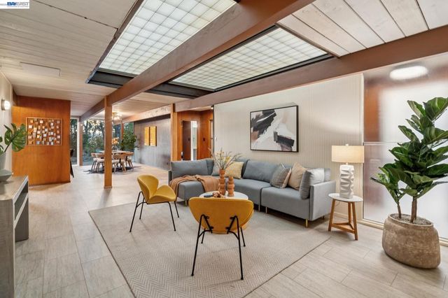 5314 Crown Ct, Castro Valley, CA 94552