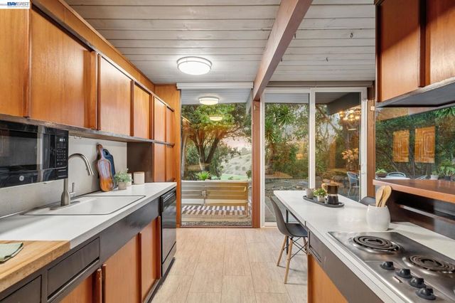 5314 Crown Ct, Castro Valley, CA 94552