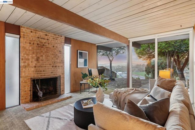 5314 Crown Ct, Castro Valley, CA 94552