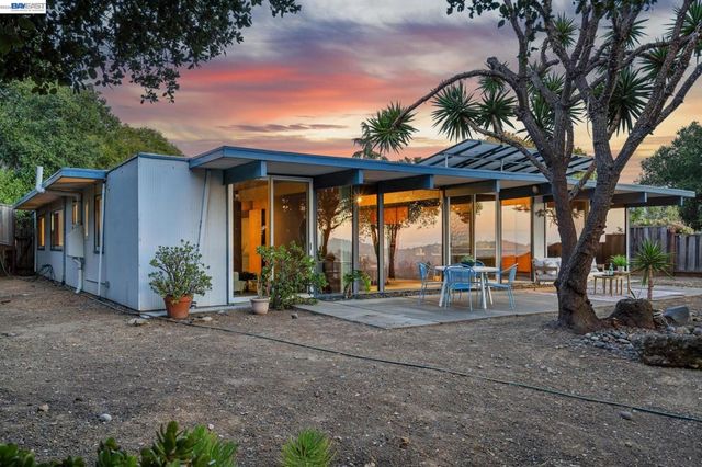 5314 Crown Ct, Castro Valley, CA 94552