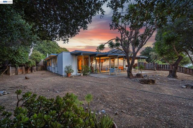 5314 Crown Ct, Castro Valley, CA 94552