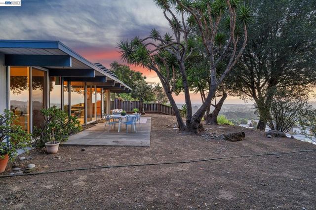 5314 Crown Ct, Castro Valley, CA 94552