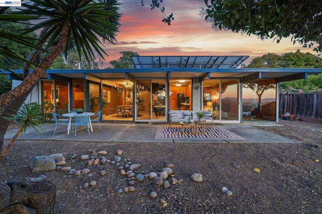 5314 Crown Ct, Castro Valley, CA 94552
