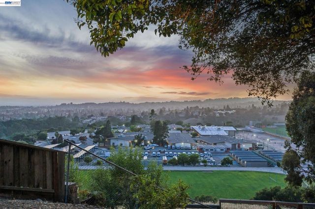 5314 Crown Ct, Castro Valley, CA 94552