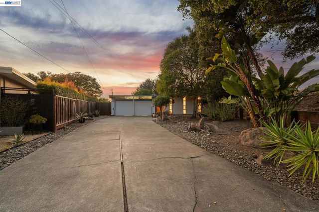 5314 Crown Ct, Castro Valley, CA 94552