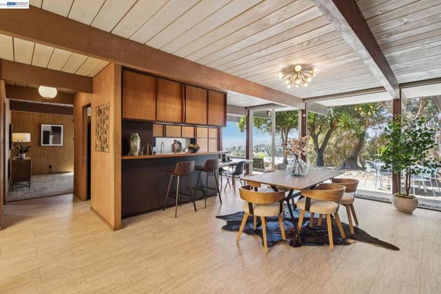5314 Crown Ct, Castro Valley, CA 94552