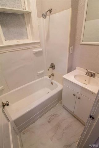 712 Dover Place 1st fl, St Louis, MO 63111