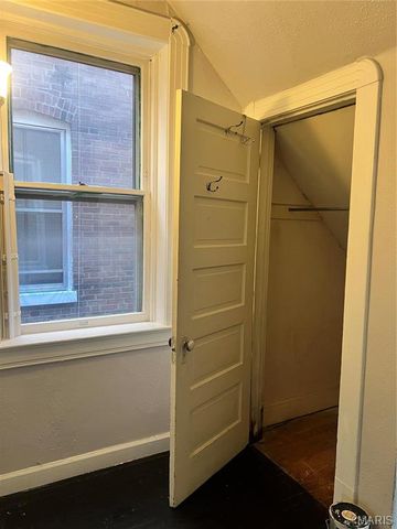 712 Dover Place 1st fl, St Louis, MO 63111