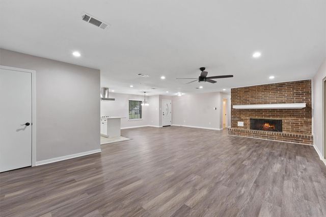 714 Golden Bear Lane, Kingwood, TX 77339