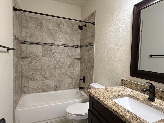 206 Fairway CIR, Point Venture, TX 78645